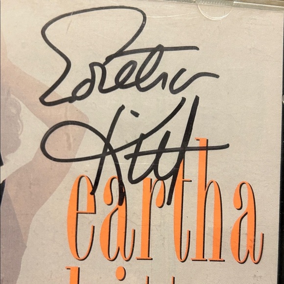 Eartha Kitt Back in Business autographed CD - Picture 7 of 7